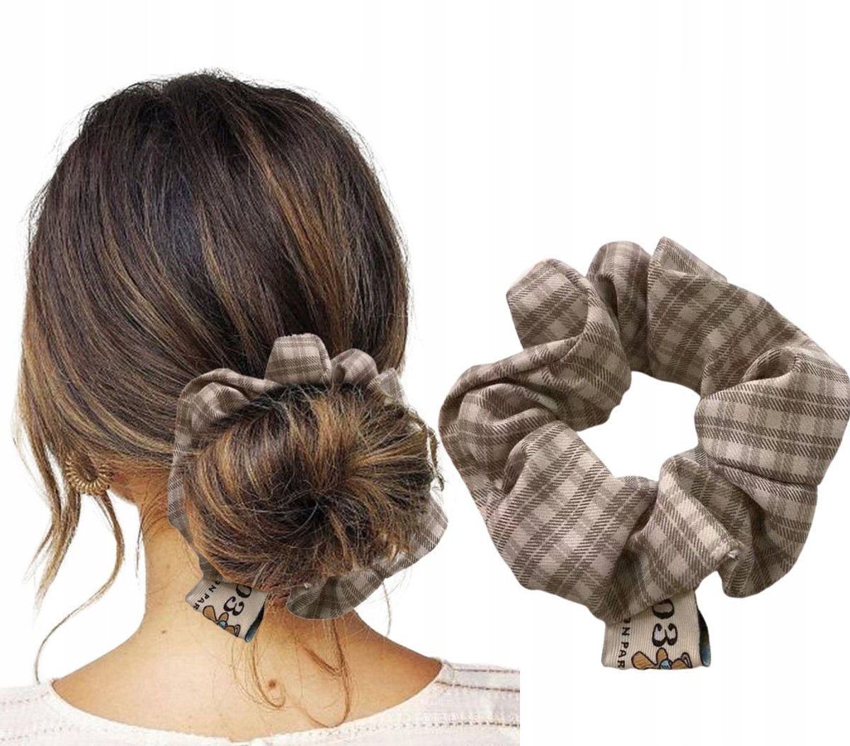 Bruine Geruite Scrunchie Haarband - Stijlvol en Zacht voor Elk Haar
