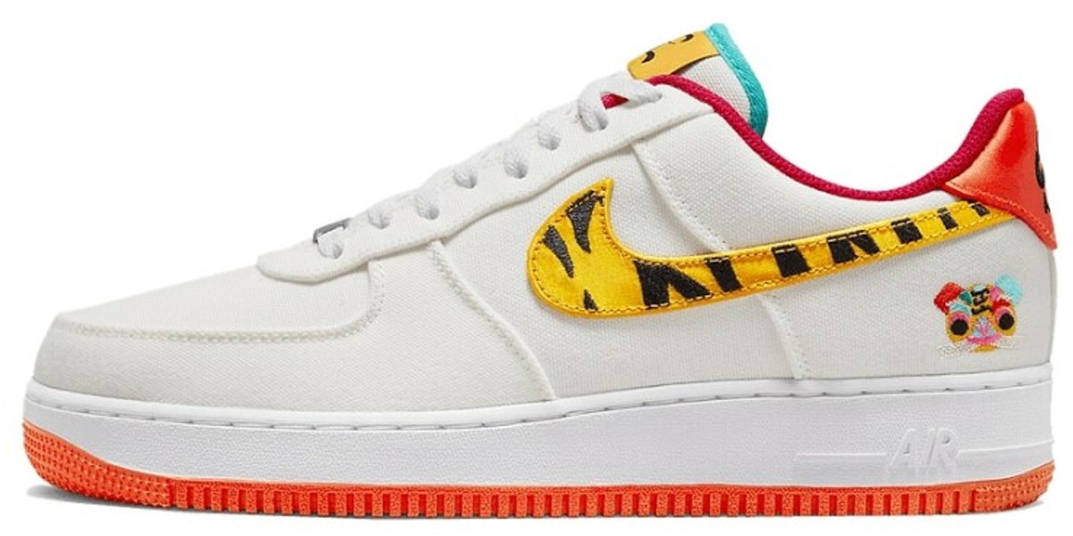 Sneakers Nike Nike Air Force 1 ’07 “”Year Of The Tiger Goud
