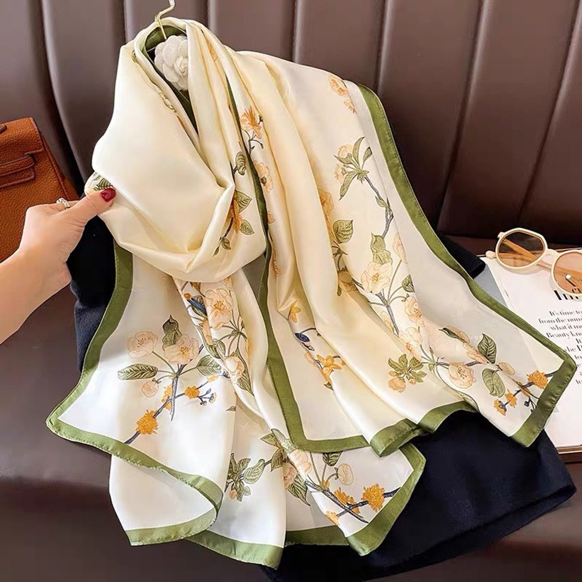 Deze elegante lange chiffon sjaal voor dames heeft een zijdezachte textuur en is een formele sjaal die perfect past bij avondjurken - lichtgewicht en comfortabel.