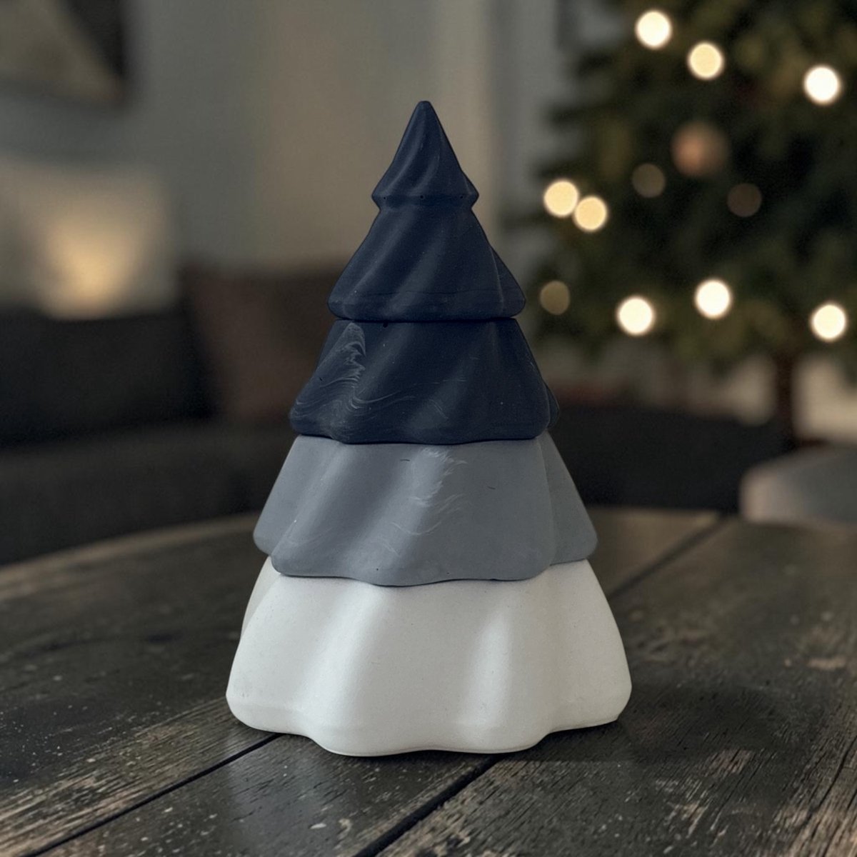 BAM Kerstboomkaars – 4-delige Set met 3 Geurkaarsen en Top – Wild Figs – Zwart-Wit Gemarmerd – 18 cm - CHRISTMAS Collection - wilde vijgen - kerst geschenk