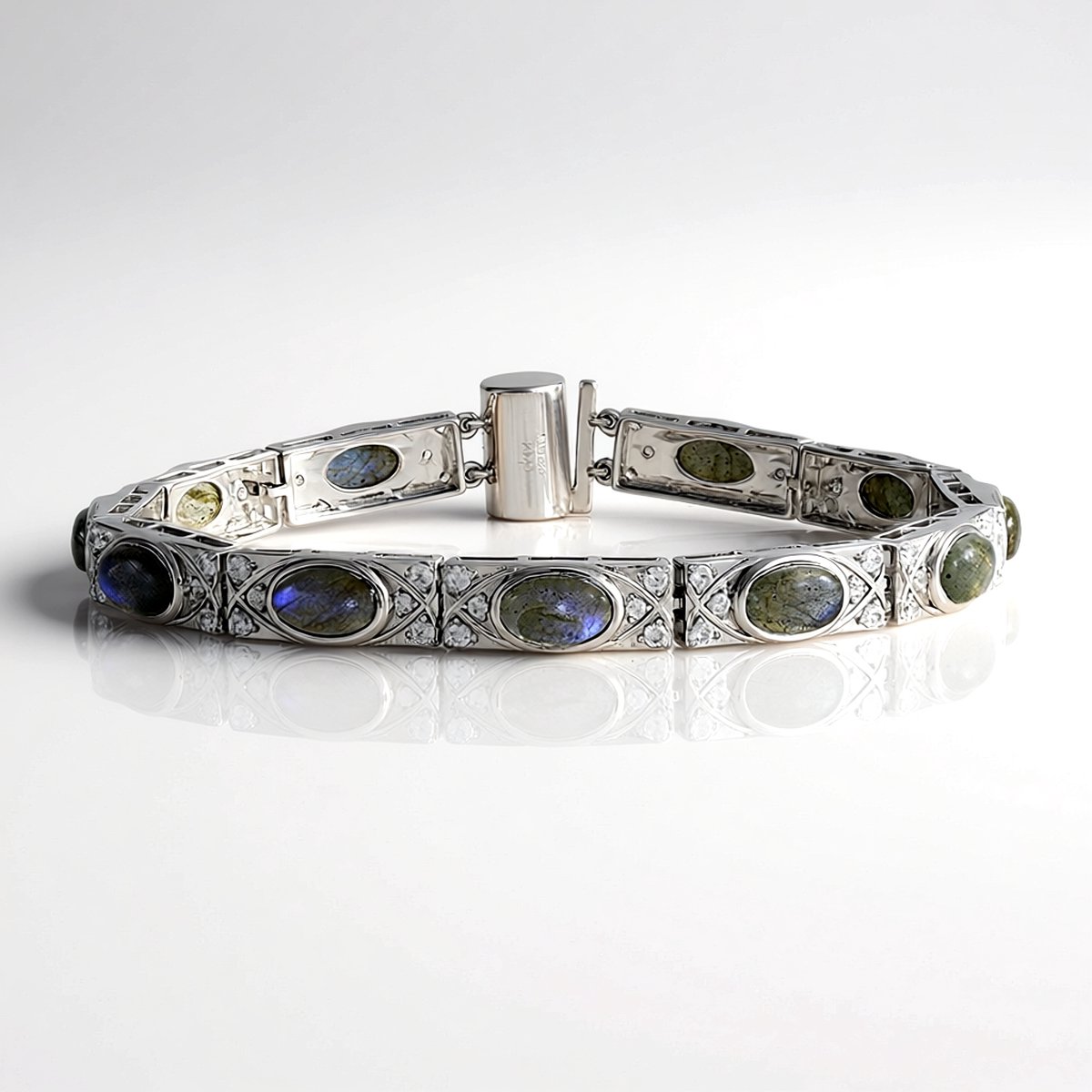 Cavill - Zilveren Armband - 925 Sterling Zilver - Blauwe Minary Labradoriet Cabochon 13.32ct - Cambodjaanse Zirkonen - Elegant Dames Sieraad