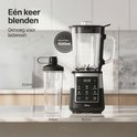 Zwarte Olvy blender met glazen kan van 1500 ml en een draagbare beker. Toont afmetingen en functies zoals ice crush en auto clean.
