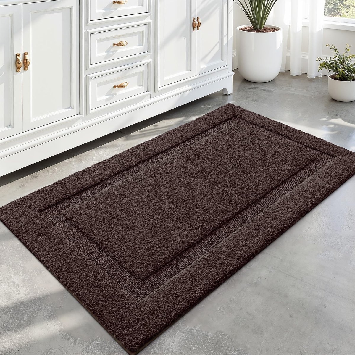 Omgoods - Antislip Badmat van Microvezel, Zachte en Sterk Absorberende Badkamermat, Bruin 60 x 110 cm