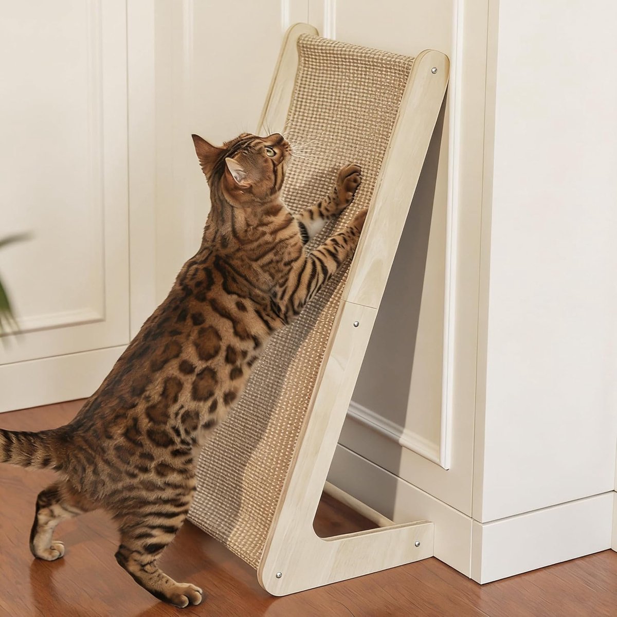 Krabplank voor katten, 69 cm hoog, L-vormig, dual-use, sisal krabpads voor katten, krabpaal van massief hout en natuurlijk sisal met kattenkruid voor alle katten
