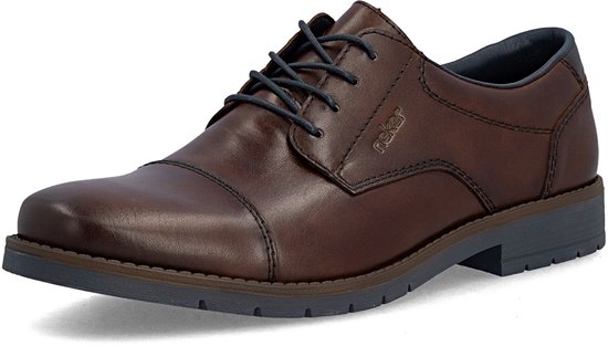 Bruine leren veterschoen van Rieker met donkerblauwe veters en zool.