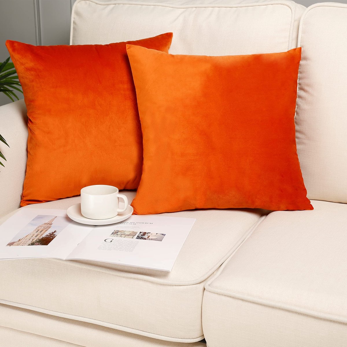 SnelShoppen - Set van 2 Fluweelzachte Oranje Kussenslopen 45x45 cm - Decoratieve Kussenhoezen voor Bank, Slaapkamer, Auto, Effen Design