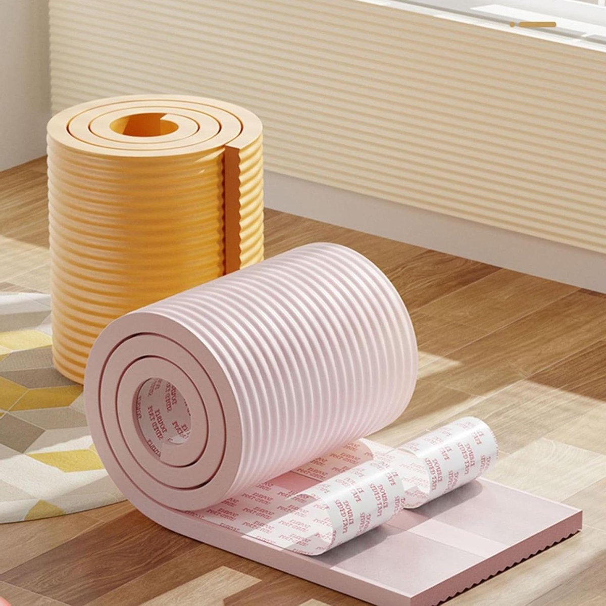 Schuim hoekbeschermers - Zelfklevende strips - Kinderbescherming thuis - Extra dik dempend materiaal - 20 cm x 200 cm - Zwart