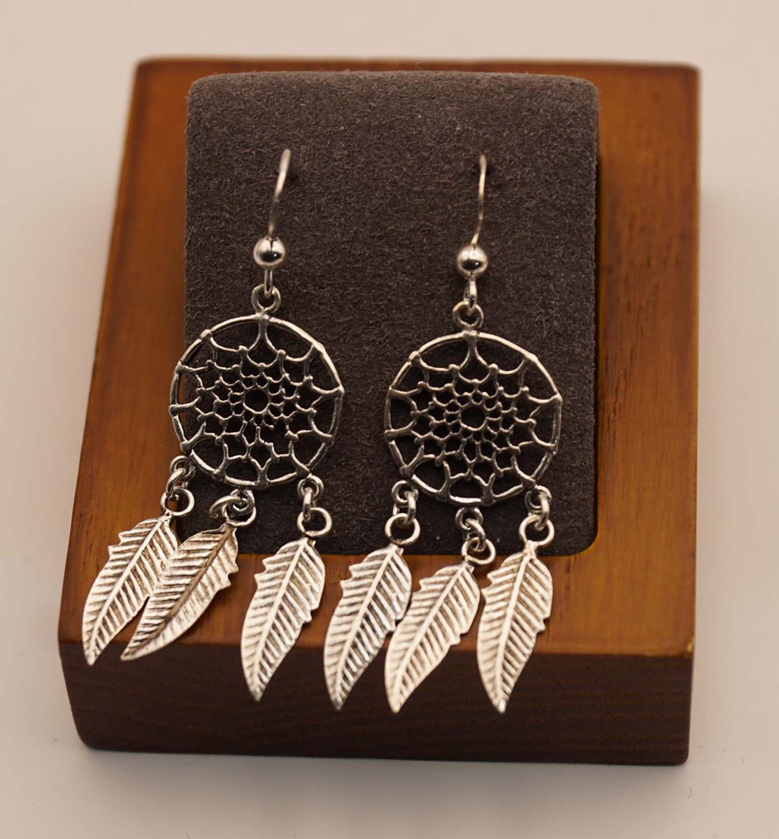 Zilveren oorhangers dreamcatcher met sierlijke lijntjes - dromenvangers sterling zilveren oorbellen - indiaanse oorhangers - zilveren oorhangers voor dromen te vangen - country & western oorbellen van 925 zilver