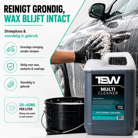 Zeerende reiniging met TSW Multi Cleaner op een auto, waarbij wax intact blijft. 5L kan zichtbaar.