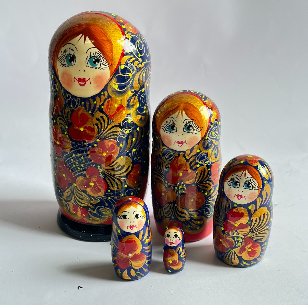 Houten Matroesjka poppen, Russische,babushka, 15,50 cm hoog 5 delig handbeschilderd