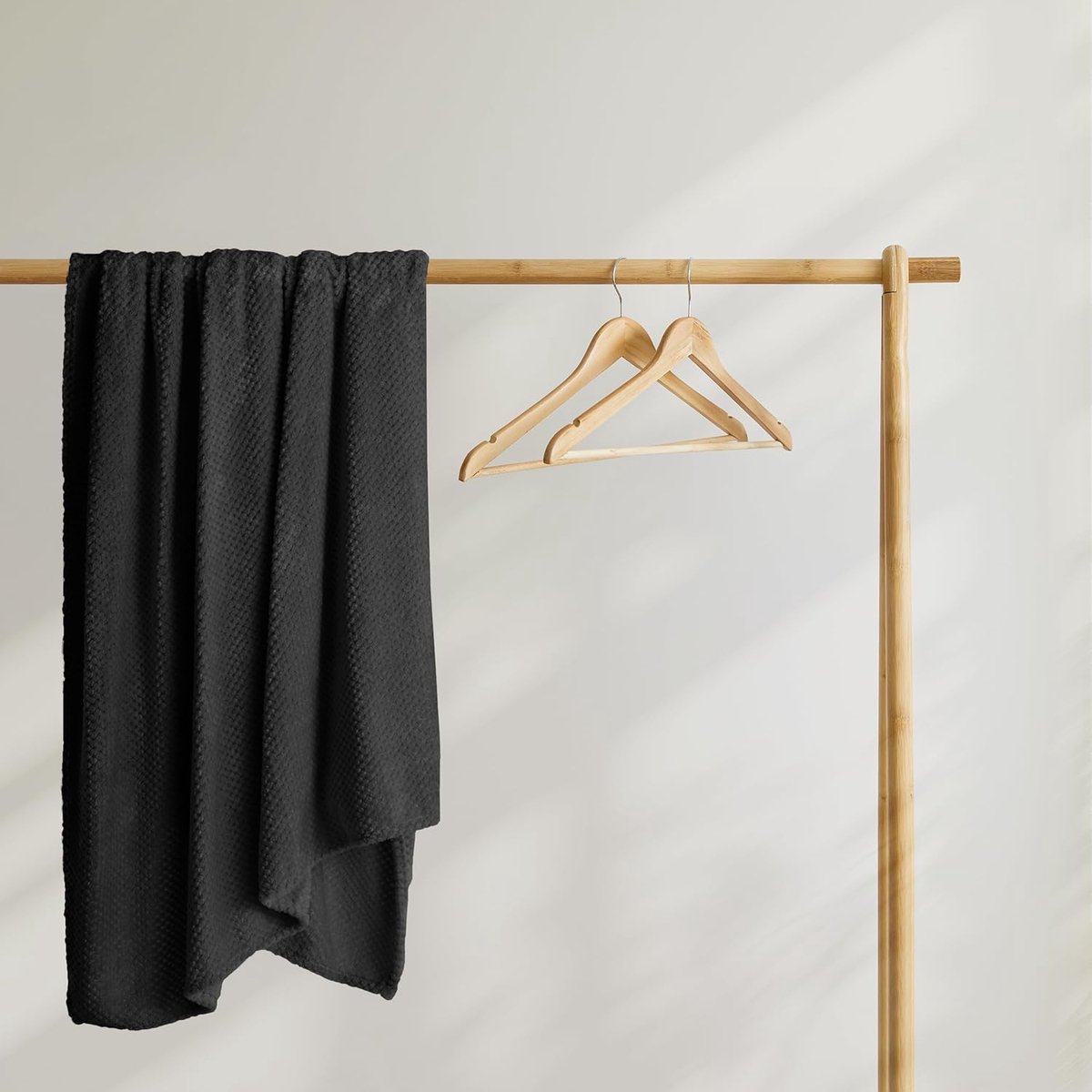 Zachte Knuffeldeken 70 x 150 cm – Fleece Woondeken in Zwart voor Scandinavische Interieurs