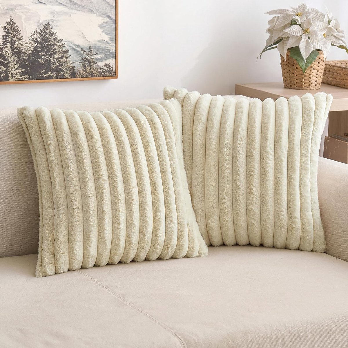 SnelShoppen - Luxe Kussenhoezen 60x60 cm - Decoratieve Zachte Pluche Kussenhoezen - Faux Fur Sofa Kussens - Beige 2 Stuks - Perfect voor Woonkamer en