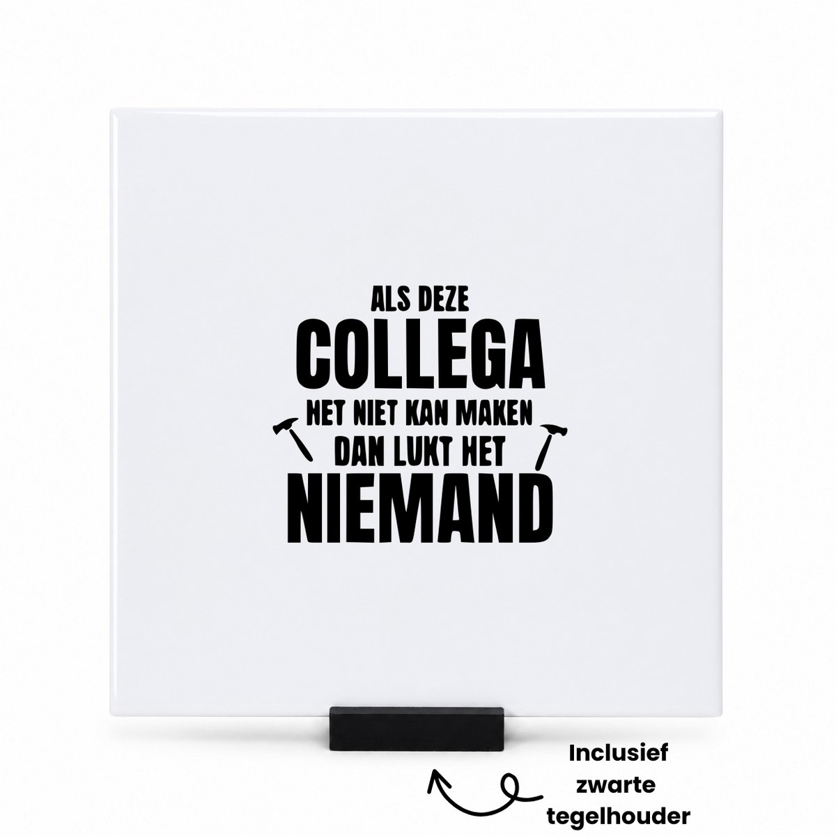 Hacebo Als deze collega het niet kan maken dan lukt het niemand tegeltje met tegelhouder - Collega - Medewerkers - tegeltjes met tekst - klusser - Cadeau - spreuktegels - 15x15 CM Wit