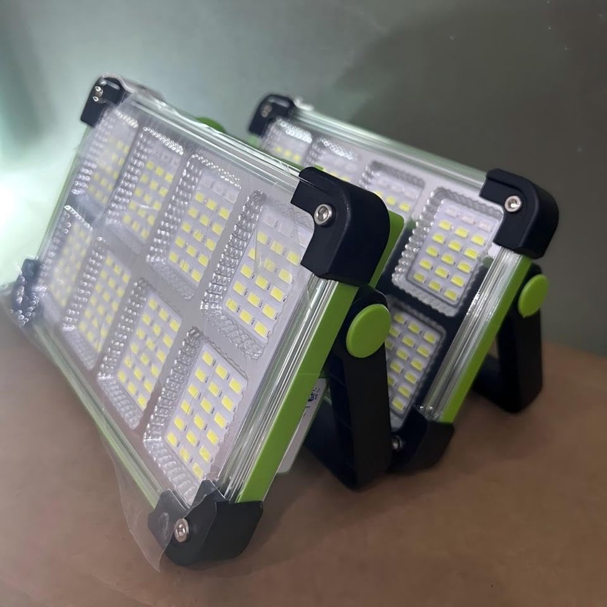 SnelShoppen - Accu Led-bouwlamp set van 2 - Dimbare Campinglamp met 4 Modi - Oplaadbare Powerbank via USB & Zonne-energie - Ideaal voor Tuin, Vissen,