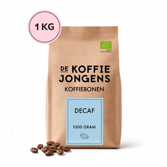 Bruine papieren zak van 1kg De Koffiejongens koffiebonen, met "DECAFFEINATED" en "1000 GRAM" in lichtblauw. Een roze cirkel met "1 KG" linksboven.