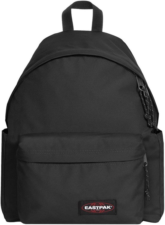 Zwarte Eastpak rugzak met voorvak en Eastpak logo.