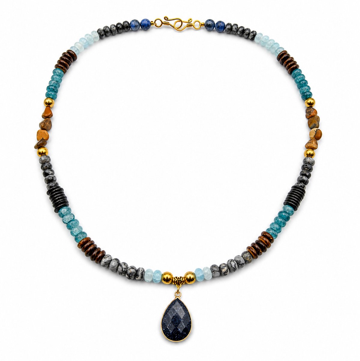 Marama Blue Nomad Ketting – Lapis Lazuli Hanger – Natuurlijke Edelstenen – Stainless Steel Goudkleurig – 62 cm