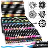 Opbergkoffer met 120 acryl markers, opengeklapt. Zes mandala sjablonen ernaast. Tekst 'Marker', 'Acryl'.