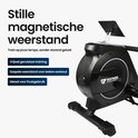 Zwarte roeitrainer met een groot magnetisch weerstandssysteem en display.