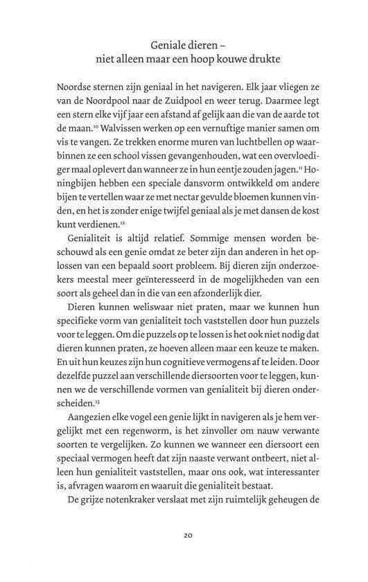 Boekpagina met tekst over dieren die navigeren, samenwerken, communiceren en problemen oplossen, met de titel 'Geniale dieren'.
