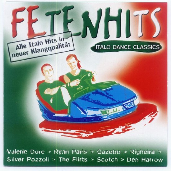 Fetenhits: Italo Dance Classics CD-hoes met twee lachende mannen in een botsauto, met Italiaanse kleuren op de achtergrond.