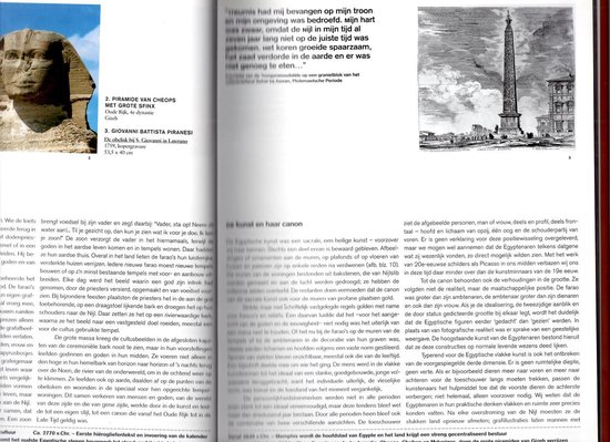 Boek met tekst en afbeeldingen over Egyptische kunst, waaronder een obelisk, met de tekst "De Morgen".