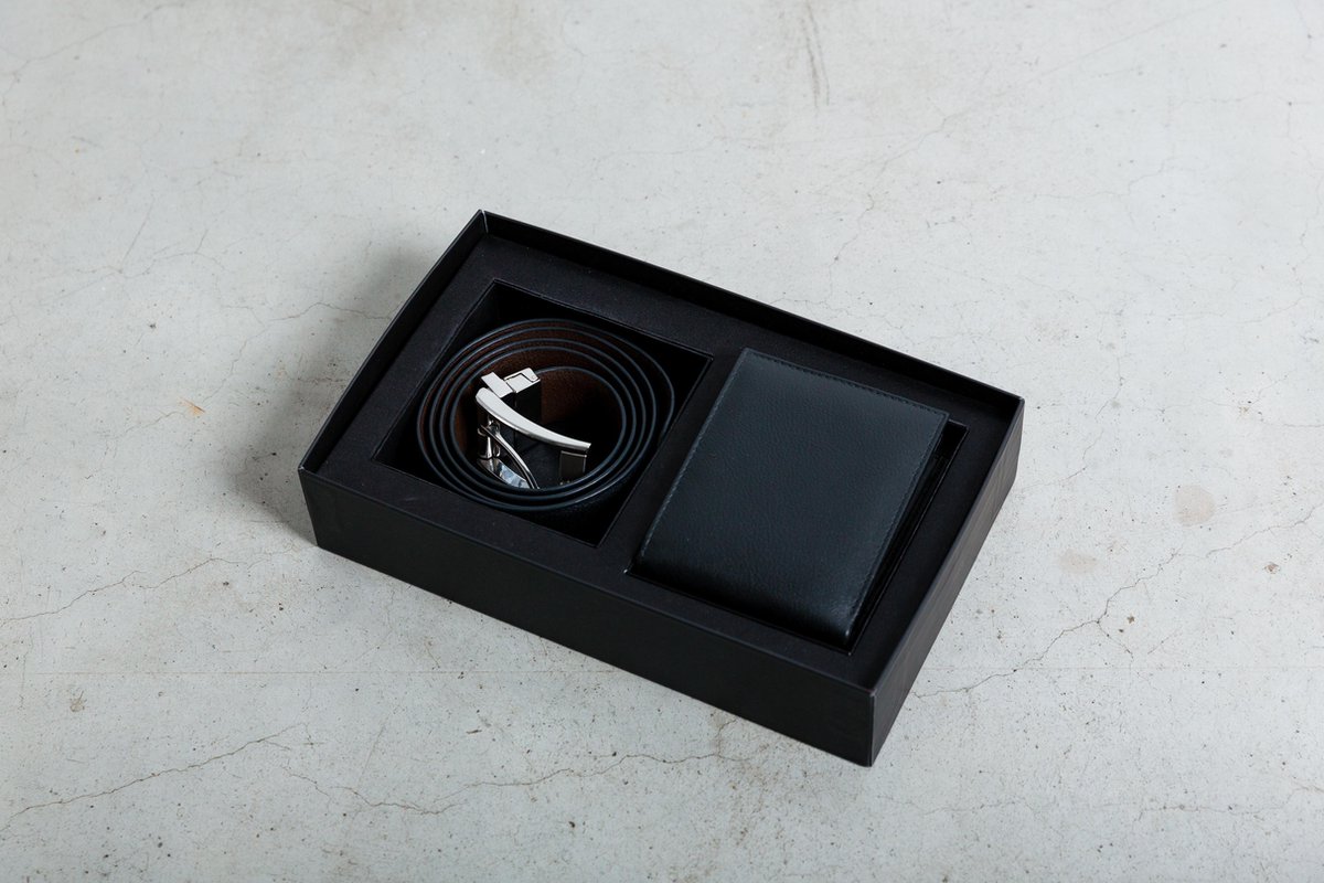 Geschenkset Portemonnee (Zwart) met Omkeerbare Leren Riem (Zwart/Bruin) - giftbox - Leuk cadeau voor Vader Zoon of opa – Echt Leren riem Luxe en luxe portemonnee –Reversible belt (Black/Brown) with (Black Wallet)