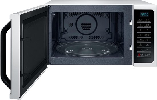Witte Samsung combimagnetron met volledig geopende deur, zilveren handgreep en draaiplateau binnenin.