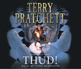 Boekomslag van 'Thud!' door Terry Pratchett, met een man met een fakkel tussen gigantische schaakstukken.