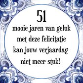 Verjaardag Tegeltje met Spreuk (51 jaar: 51 mooie jaren van geluk, met deze felicitatie kan jouw verjaardag niet meer stuk! + cadeau verpakking & plakhanger