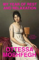 Boekomslag met een klassiek schilderij van een vrouw in een witte jurk; roze titel 'My Year of Rest and Relaxation'.