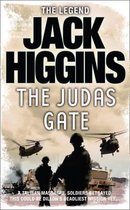 Couverture du livre "The Judas Gate" par Jack Higgins. Deux soldats regardent des hélicoptères et des véhicules militaires.