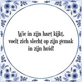 Tegeltje met Spreuk (Tegeltjeswijsheid): Wie in zijn hart kijkt, voelt zich slecht op zijn gemak in zijn huid! + Kado verpakking & Plakhanger