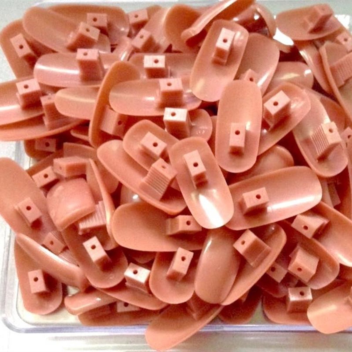 Goedkoopste 100x Nail Trainer Hand Tips - Nagelbedjes Nepnagels - Gelnagels / Acrylnagels - Nagel Tips Voor Oefenhand