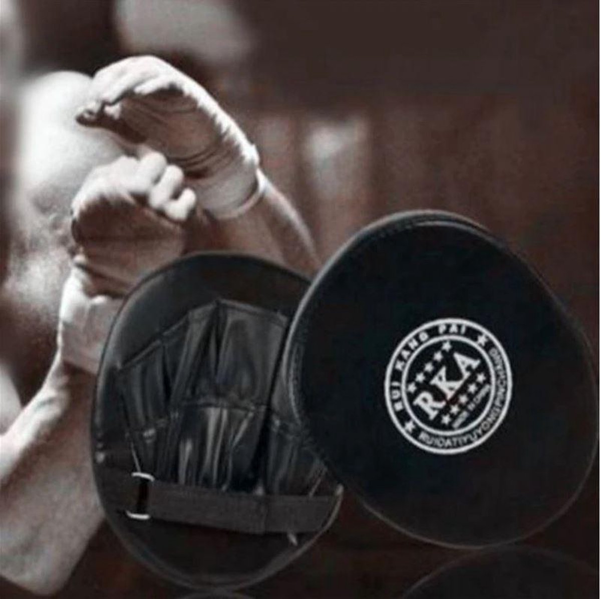 New Age Devi Bokshandschoen Pad - Muay Thai - PU Schuim - Zwart