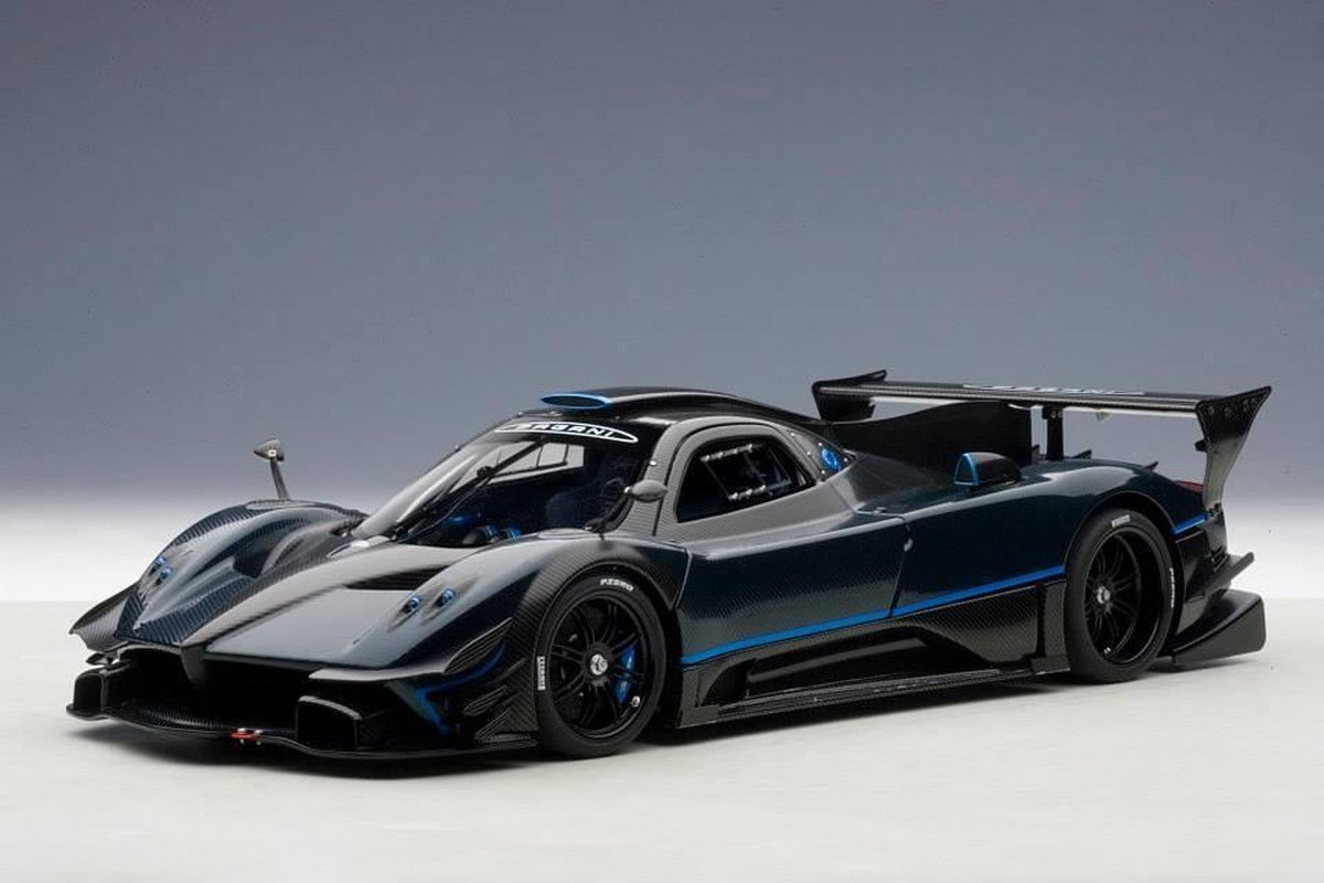 AutoArt 1:18 Pagani Zonda Revolucion, Blauw/Zwart Carbon | bol