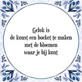 Tegeltje met Spreuk (Tegeltjeswijsheid): Geluk is de kunst een boeket te maken met de bloemen waar je bij kunt + Kado verpakking & Plakhanger