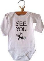 Baby Rompertje tekst aankondiging zwangerschap Zwangerschapsaankondiging maand See you in July Juli| Lange mouw | wit | maat 50/56 jongen meisje unisex | Cadeau voor de liefste aan