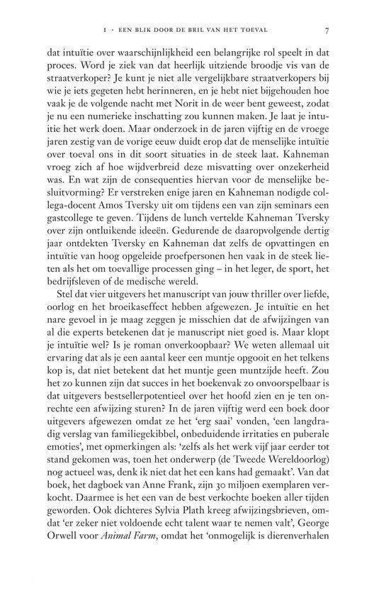 Boekpagina met tekst over toeval, intuïtie, straatverkopers en auteurs.