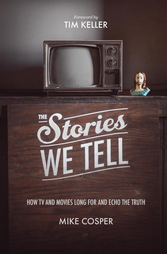Boek 'The Stories We Tell' van Mike Cosper, met voorwoord van Tim Keller. Oude tv en Jezusbeeld op de achtergrond.