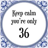 Verjaardag Tegeltje met Spreuk (36 jaar: Keep calm you're only 36 + cadeau verpakking & plakhanger