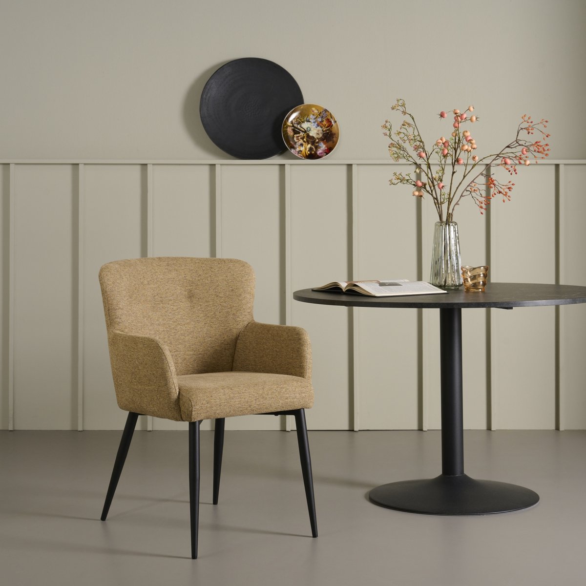 Eetkamerstoel Alba - Textiel / Metaal - Geel / Zwart - 58x87x65 cm (BxHxD) - Kleur Mustard - Stoel Met Armleuning