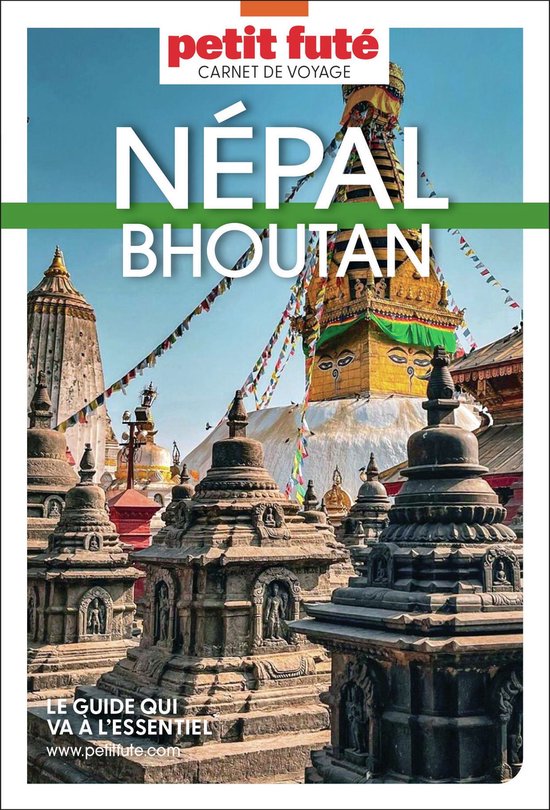 Page de titre du guide de voyage 'Népal Bhoutan Petit Futé' avec des drapeaux de prière et des stupas.