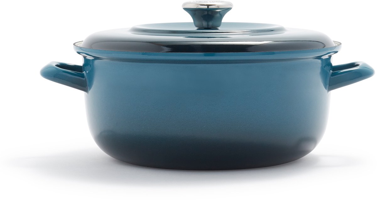 Merten & Storck Braadpan 26 cm - 5L - Zonder PFAS-vrije antikleeflaag - Braadpan inductie - Ovenbestendig tot 315°C - Geëmailleerd gietijzer - Handgemaakt - Met deksel - Diepblauw