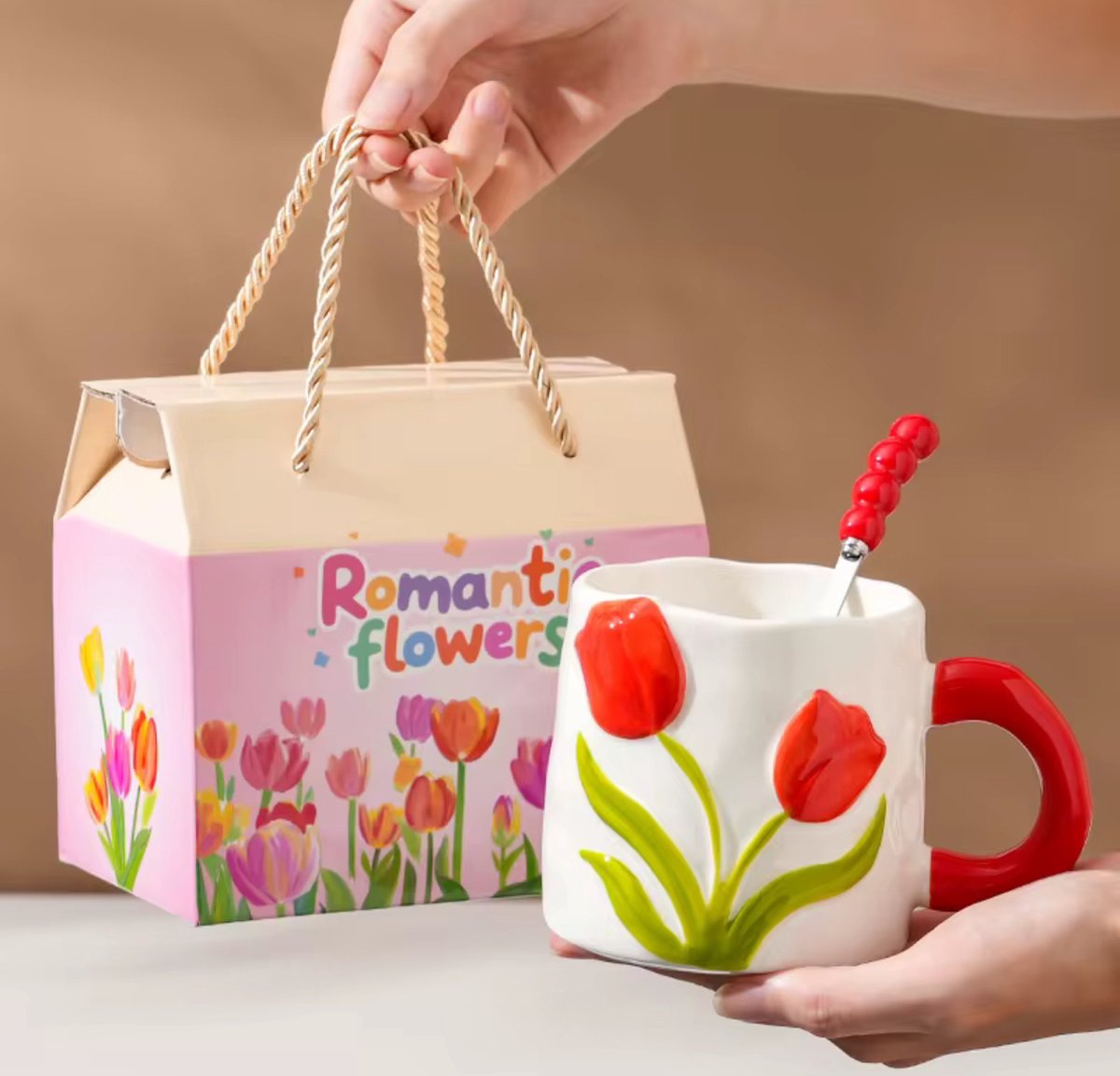 Romantische Tulpen Beker - 400ml - Rood – Inclusief Lepel & Luxe Geschenkverpakking