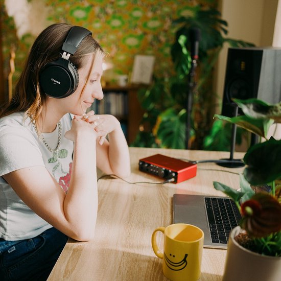 Focusrite Scarlett 4e génération 2i2 - Interface audio USB, 2 entrées / 2 sorties