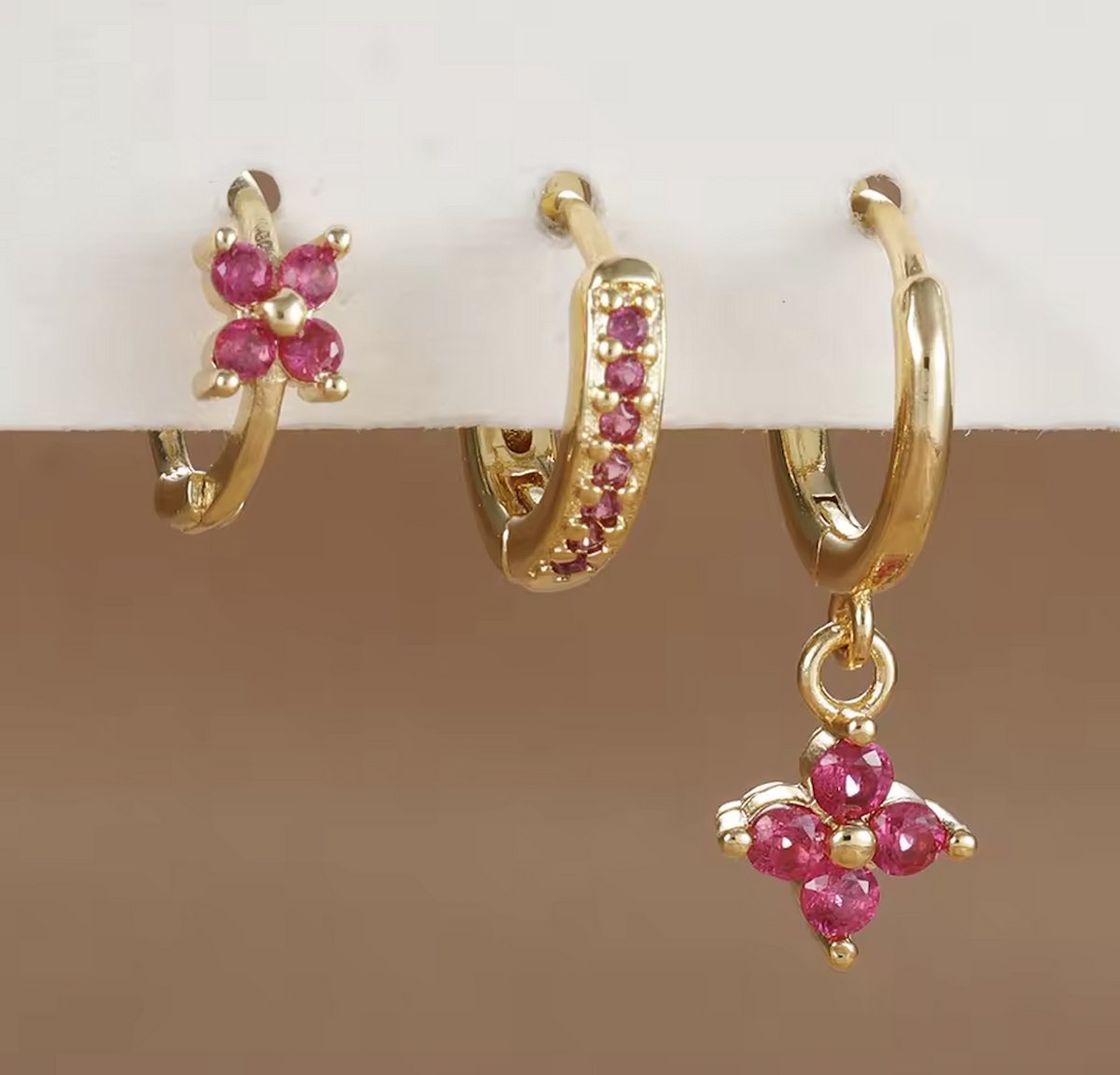 Maevi® Oorbellen Set 3 Stuks - Kleur: Goud & Roze - 18K Verguld - Hoge Kwaliteit - Oorbellen Set - Meerdere Oorbelgaatjes - Oorbellen / Earrings - Oor Versiering - Luxe Set - Gouden Oorbellen - Meerdere Gaatjes - Cadeau - 18 Karaat - Oorhangers