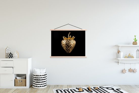 Posterhanger incl. Poster 150x113 cm - Schoolplaat - Aardbei - Goud - Zwart - Chrome - Textielposter - Blanke latten