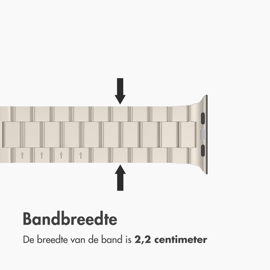 Zilverkleurig metalen bandje met een breedte van 2,2 centimeter.