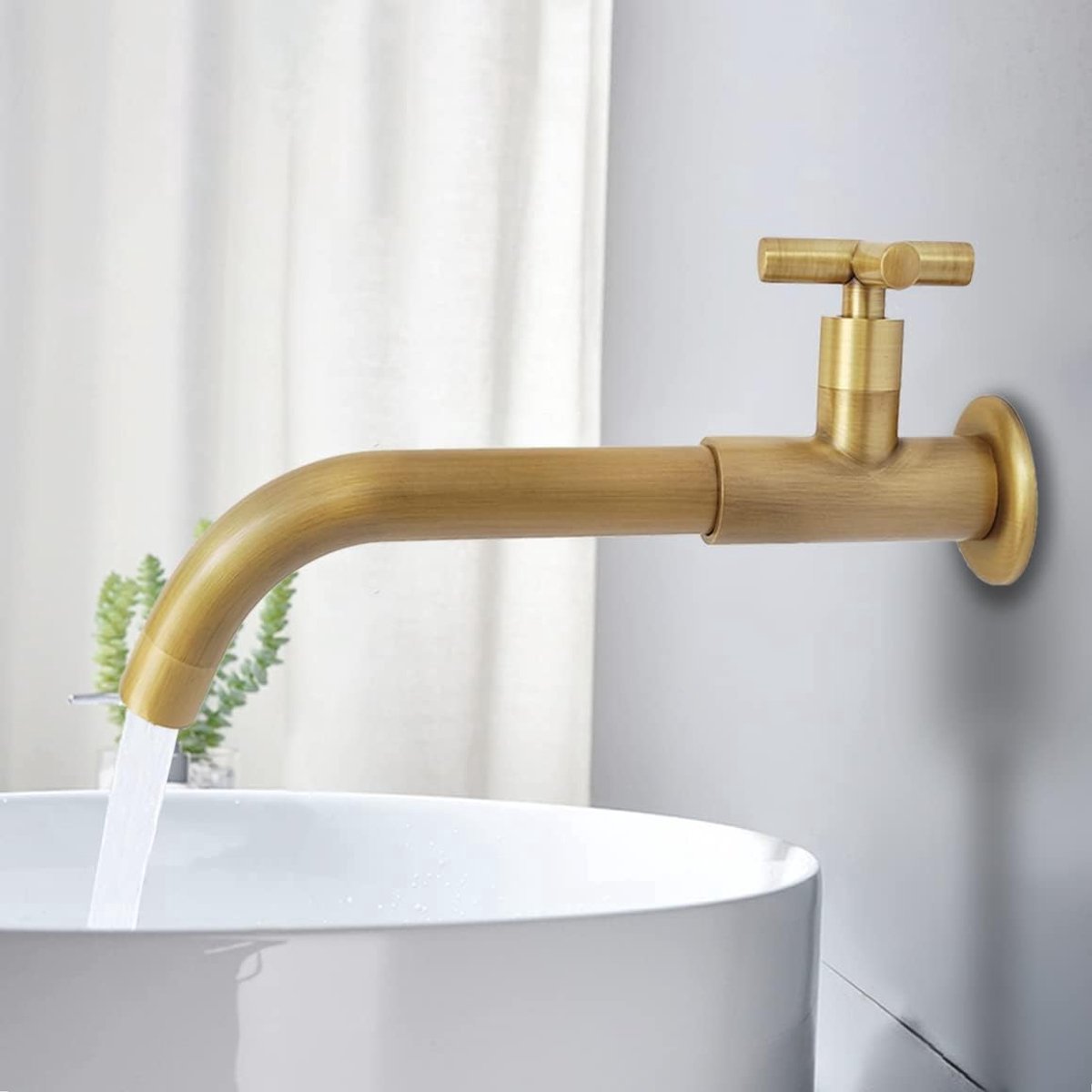 Stunq® Retro Wastafelkraan Messing Antiek – 360° Draaibare kraan Tuinkraan voor Keuken & Badkamer – Wandmontage, Eengreeps Mengkraan, Brons, G1/2, Kruishendel kleur Mat Goud